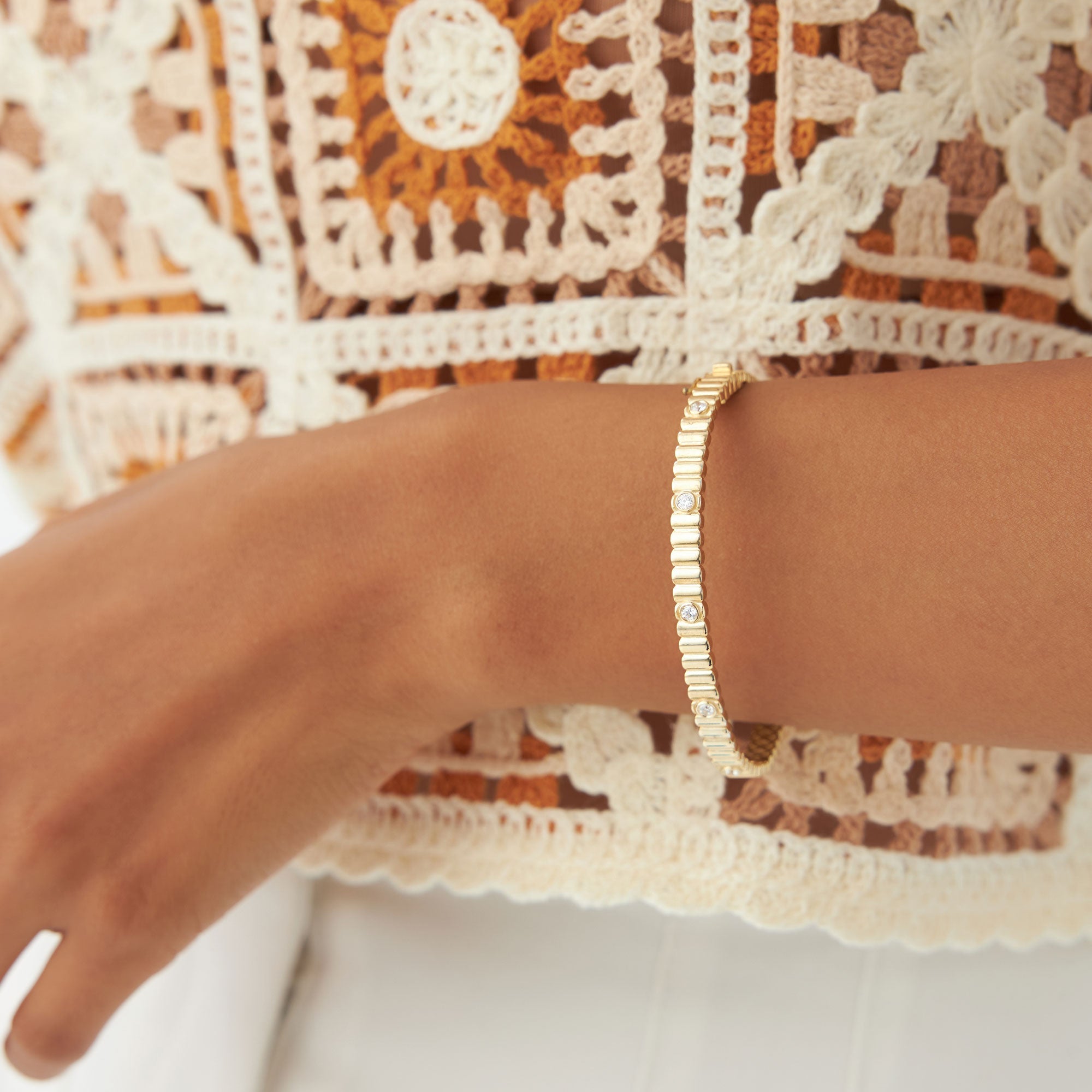 OBFJ1170 - 14k Gold Ribbed Diamond Bangle Bracelet 7