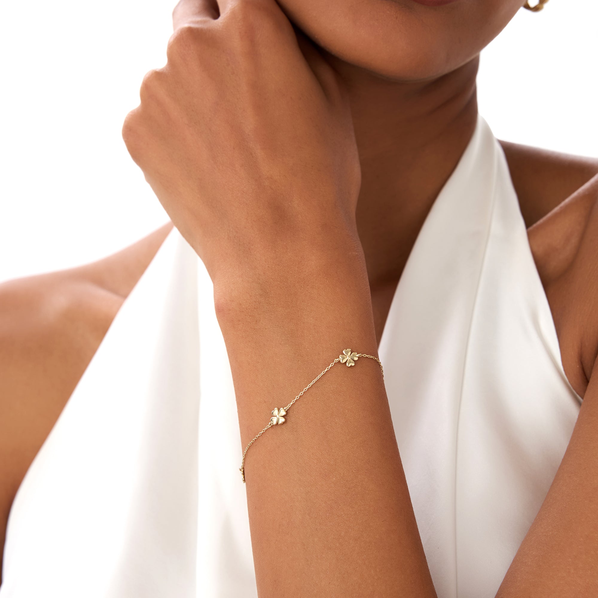OBFJ0354 - 14k Gold Clover Station Bracelet 2