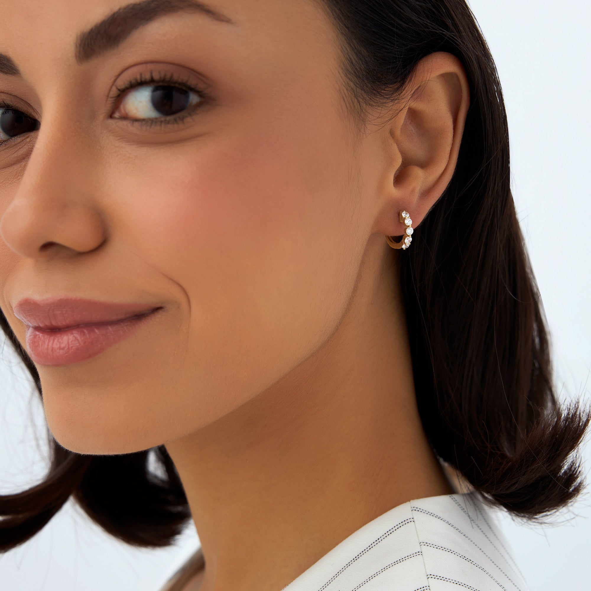 OBFJ1013 - 14k Shared Prong Diamond Hoops 4