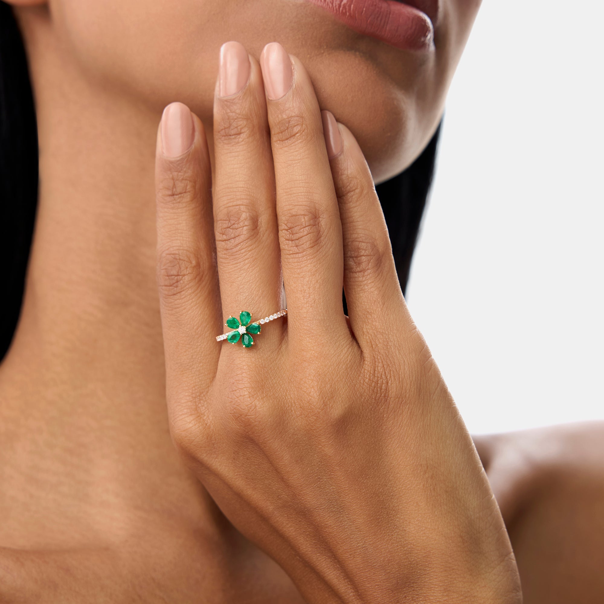 OBFJ0886 - 14K Five-Leaf Emerald and Diamond Ring 2