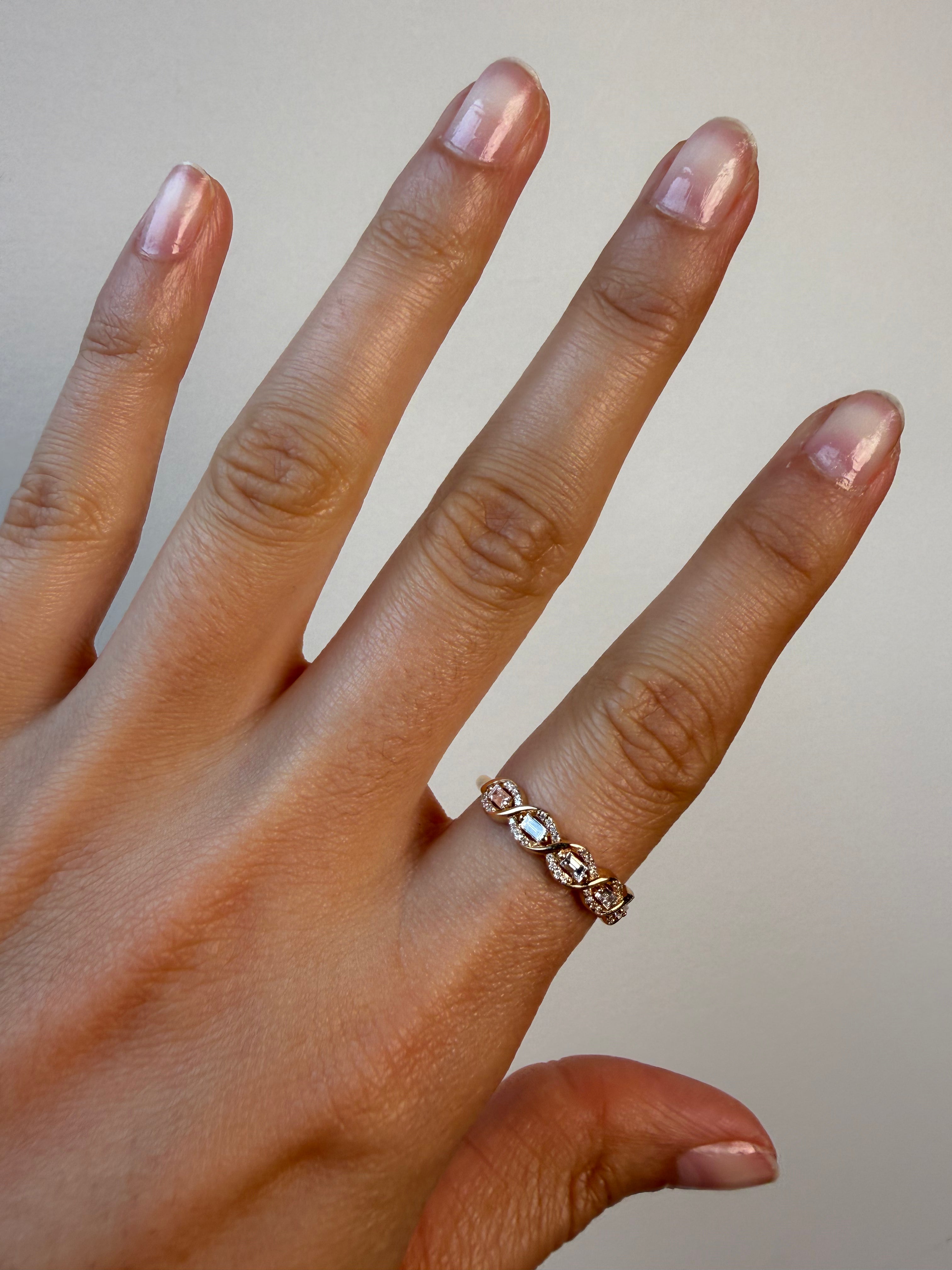 OBFJ0086 - 14K Gold Baguette Halo Twist Ring 2