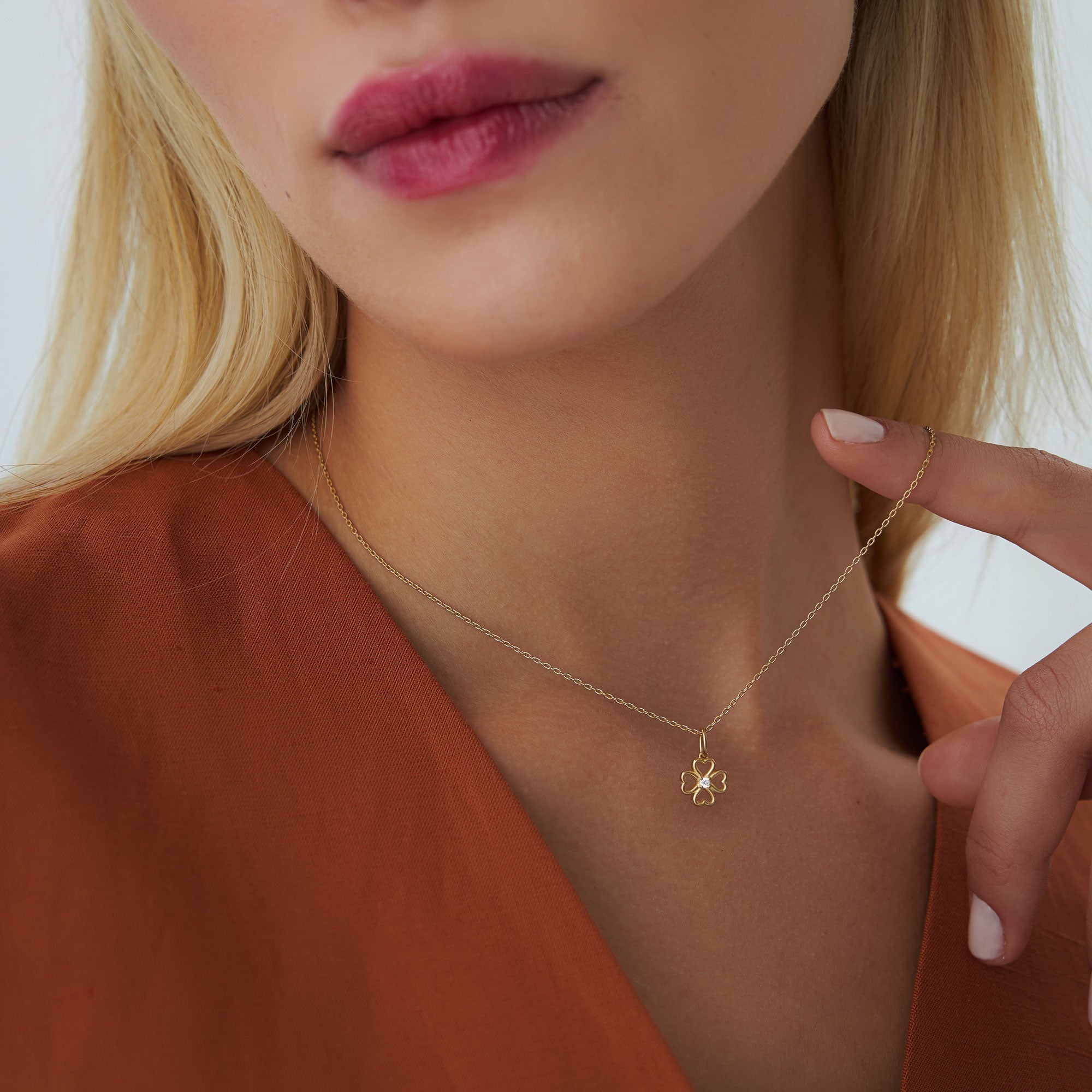 OBFJ1353 - 14k Single Diamond Clover Necklace 2