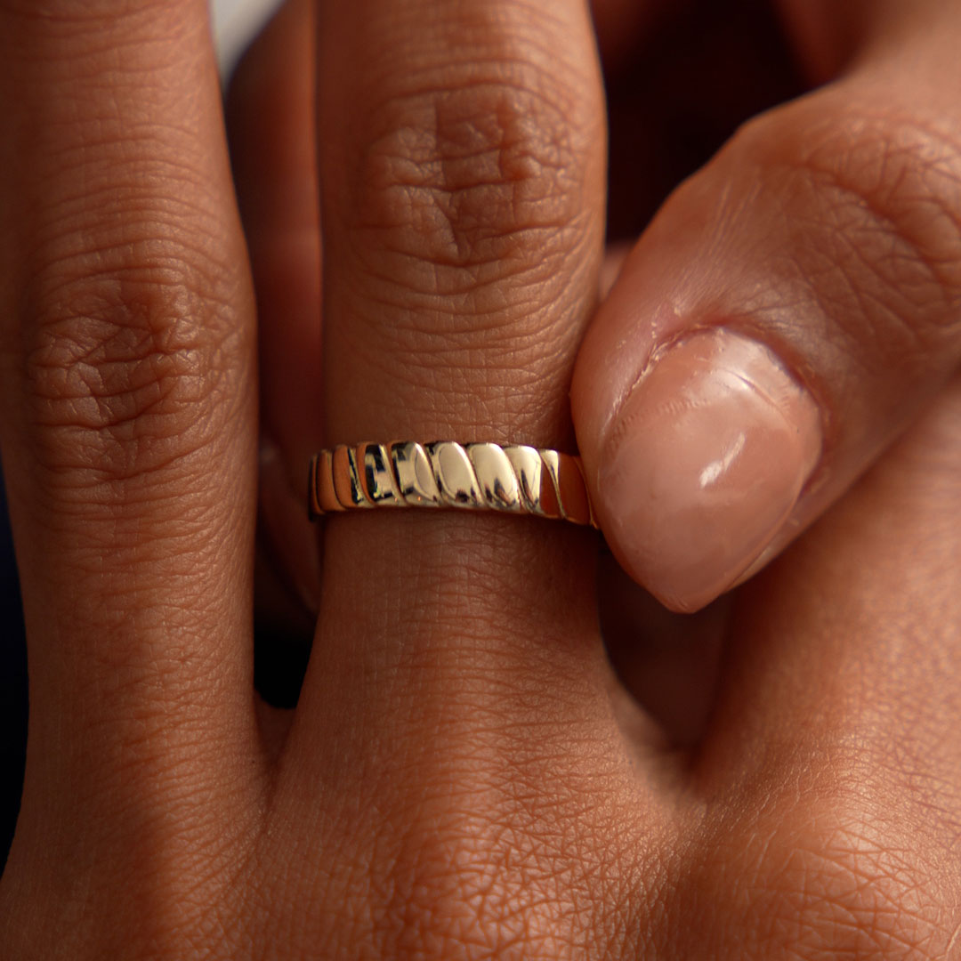 OBFJ0533 - 14K Gold Twisted Bold Band Ring 5