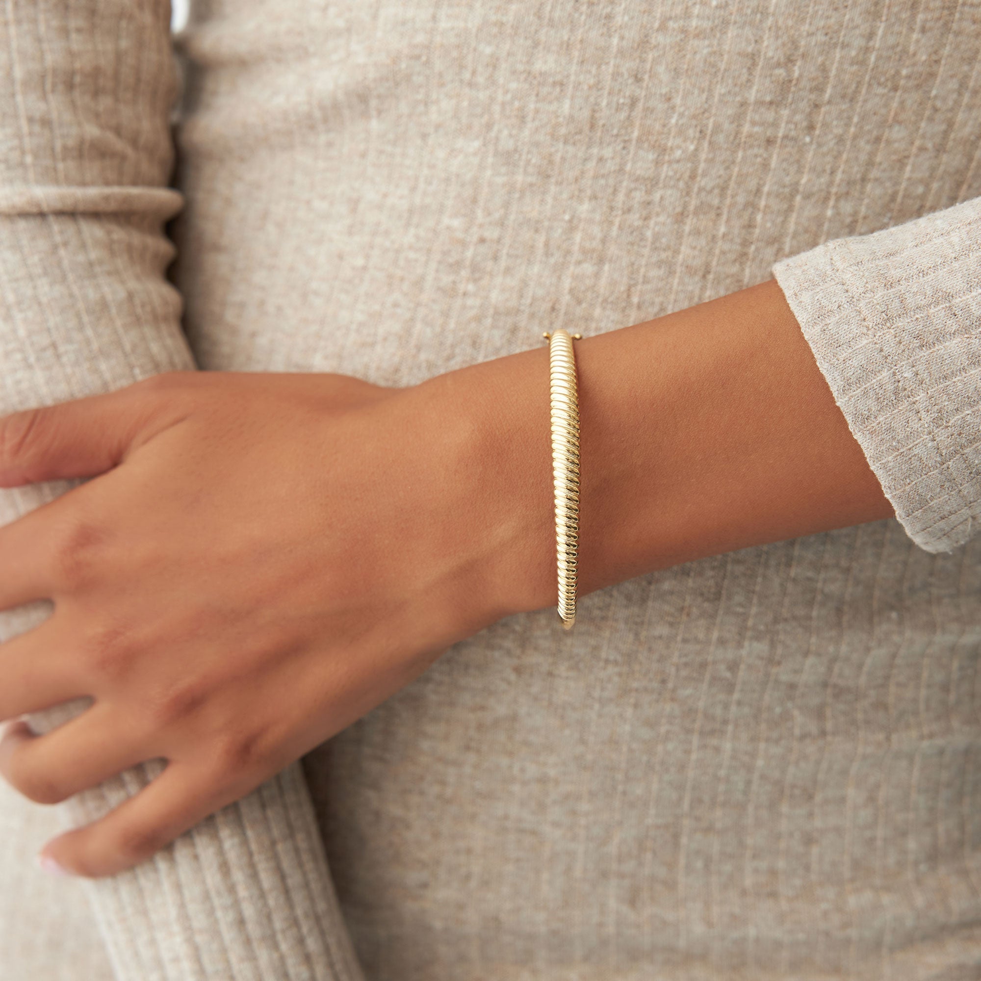 OBFJ0751 - 14K Gold Twist Bangle Bracelet 3