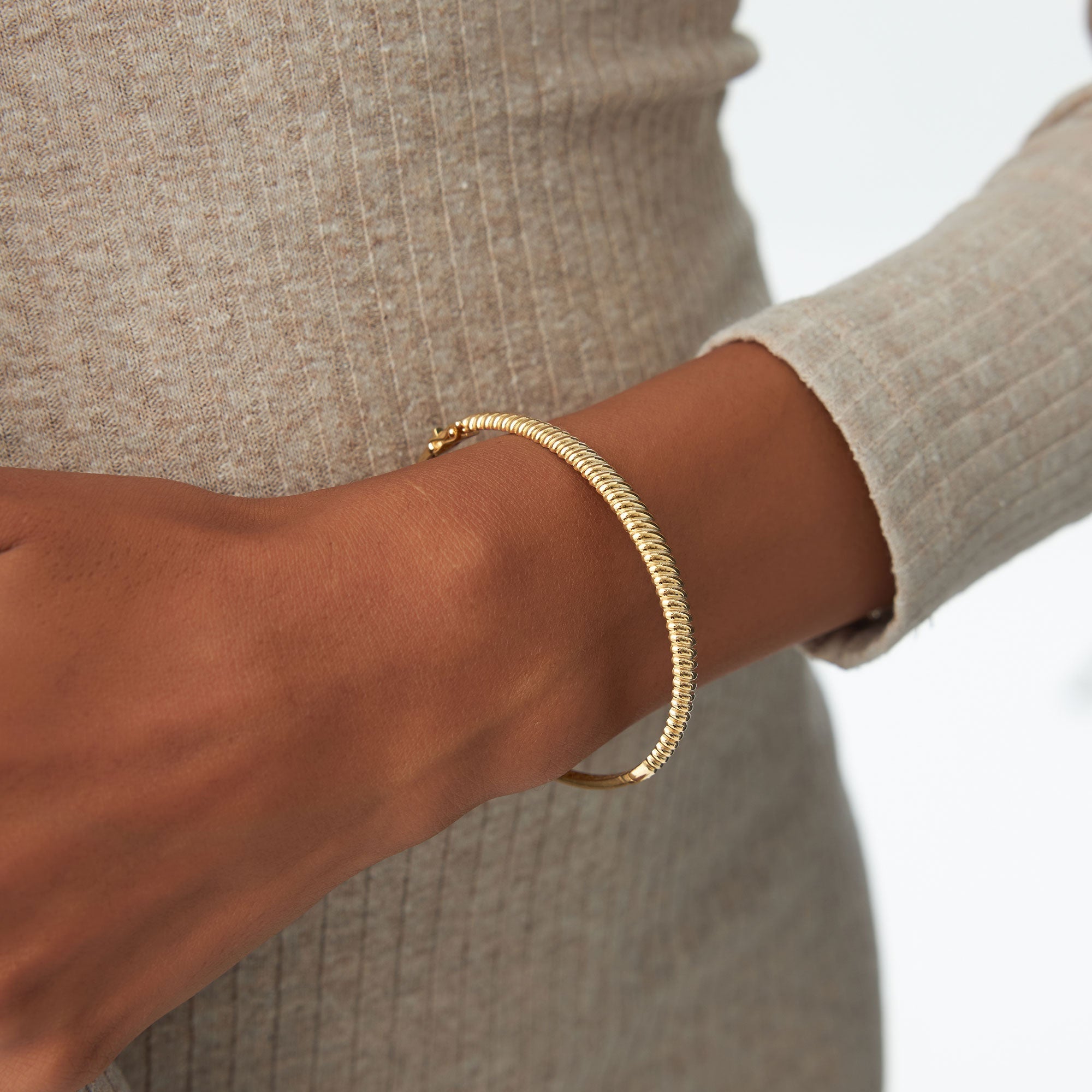 OBFJ0751 - 14K Gold Twist Bangle Bracelet 2