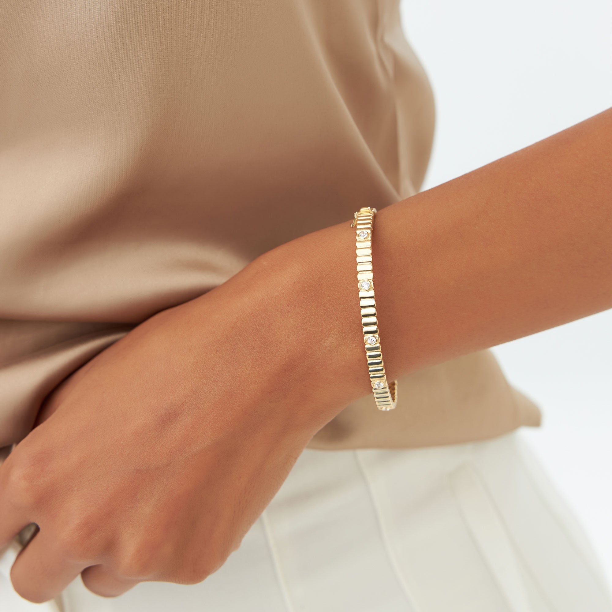 OBFJ1170 - 14k Gold Ribbed Diamond Bangle Bracelet 5
