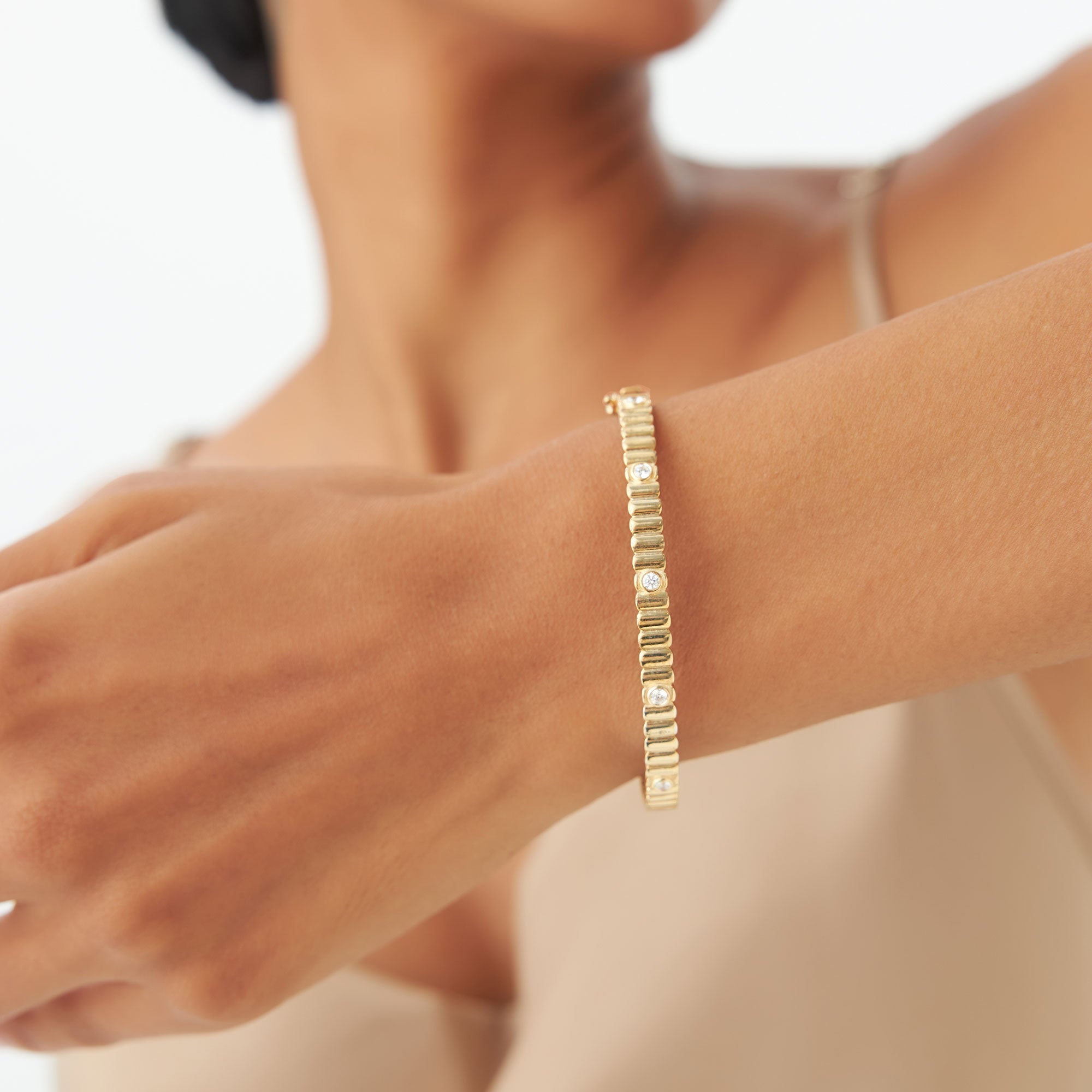 OBFJ1170 - 14k Gold Ribbed Diamond Bangle Bracelet 2
