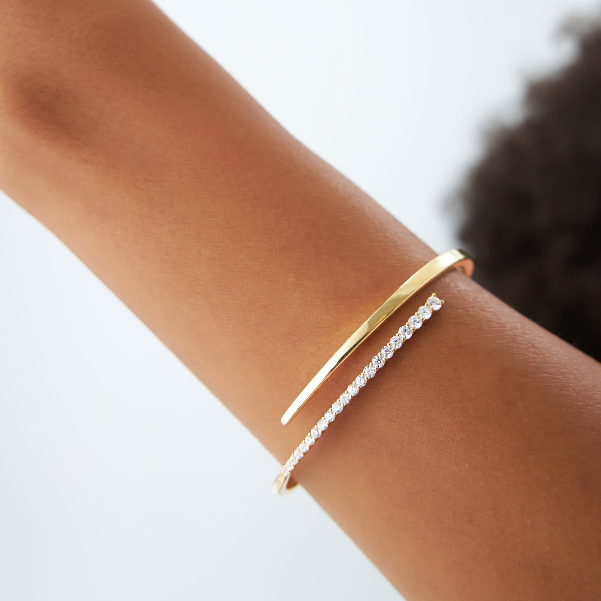OBFJ1049 - 14K Cross Over Graduating Diamond Bangle 3