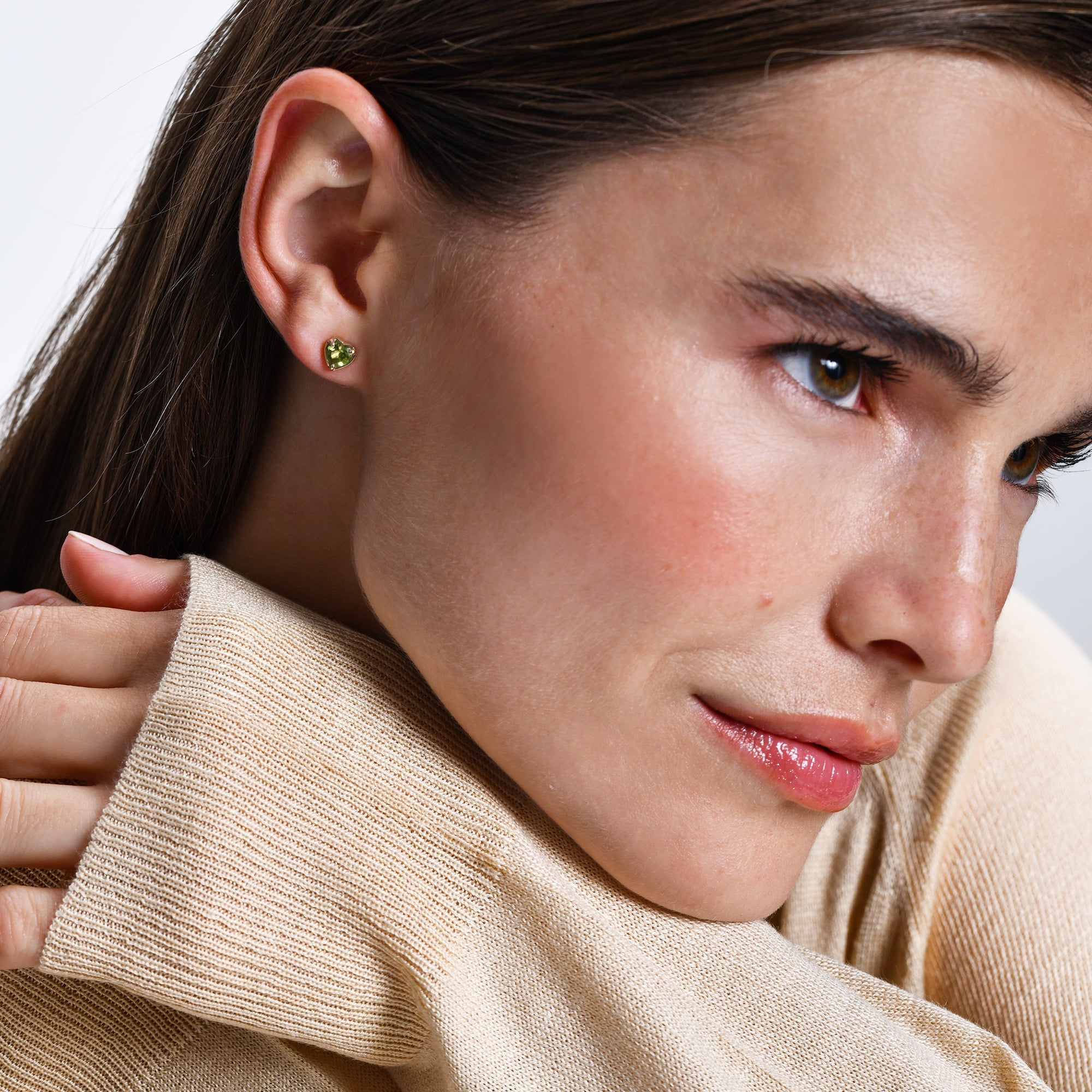 OBFJ0487 - 14K Heart Shaped Peridot Stud Earrings 3