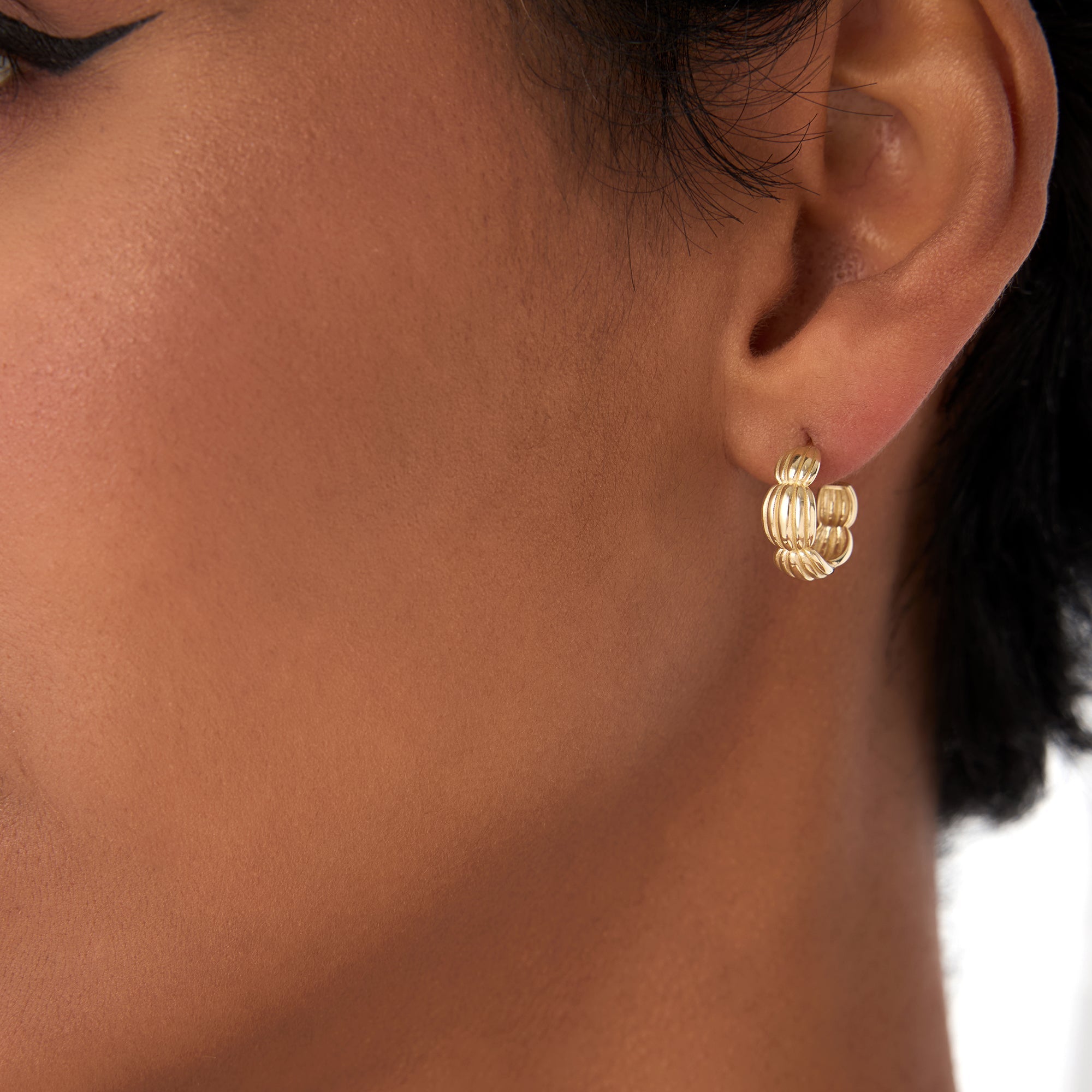 OBFJ0428 - 14k Gold Ribbed Dome Hoop Earrings 2