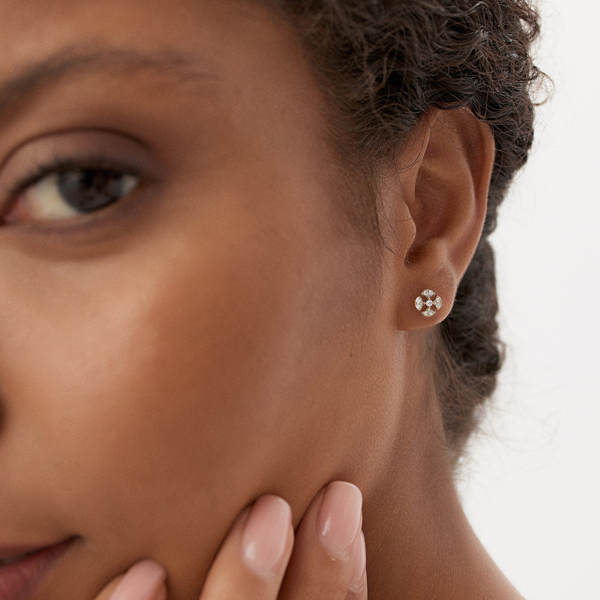OBFJ0870 - 14K Minimalist Petal Diamond Cluster Studs 3