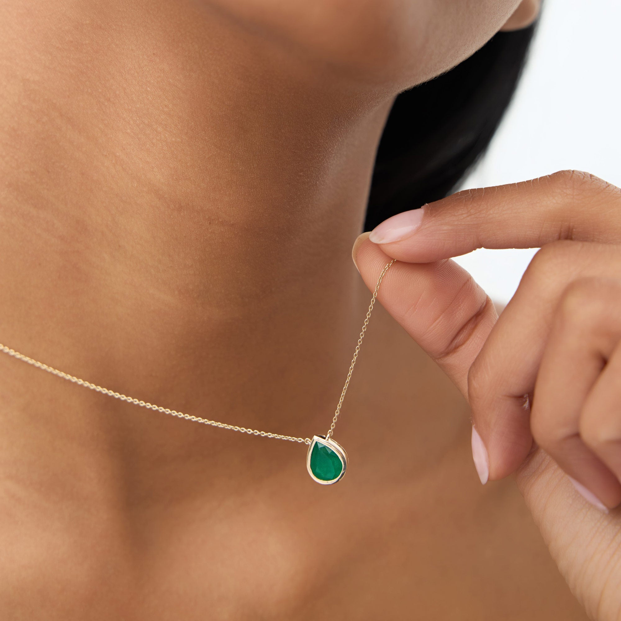 OBFJ1081 - 14k 1.50-2.50 ctw Pear Shape Bezel Setting Emerald Necklace 4