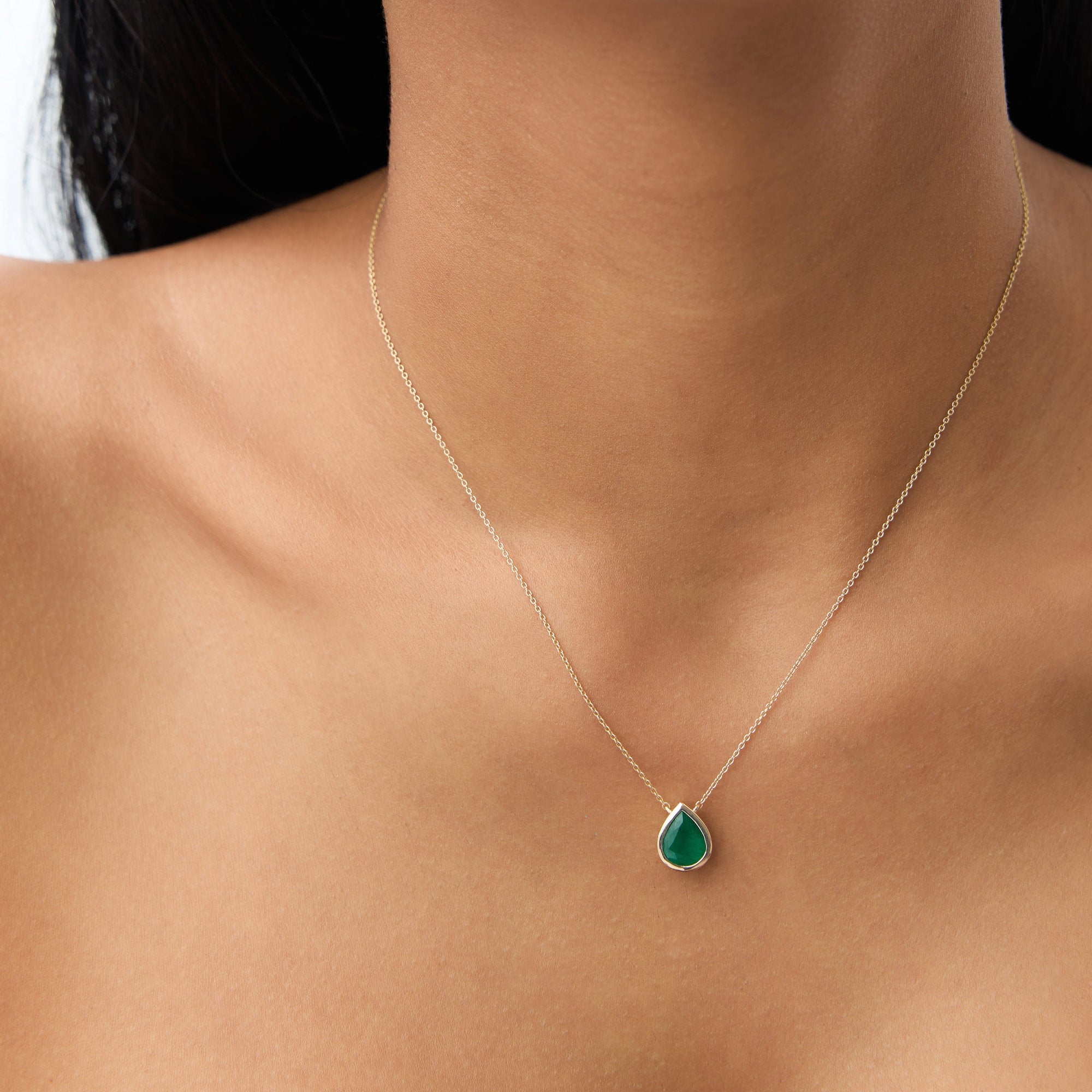 OBFJ1081 - 14k 1.50-2.50 ctw Pear Shape Bezel Setting Emerald Necklace 3