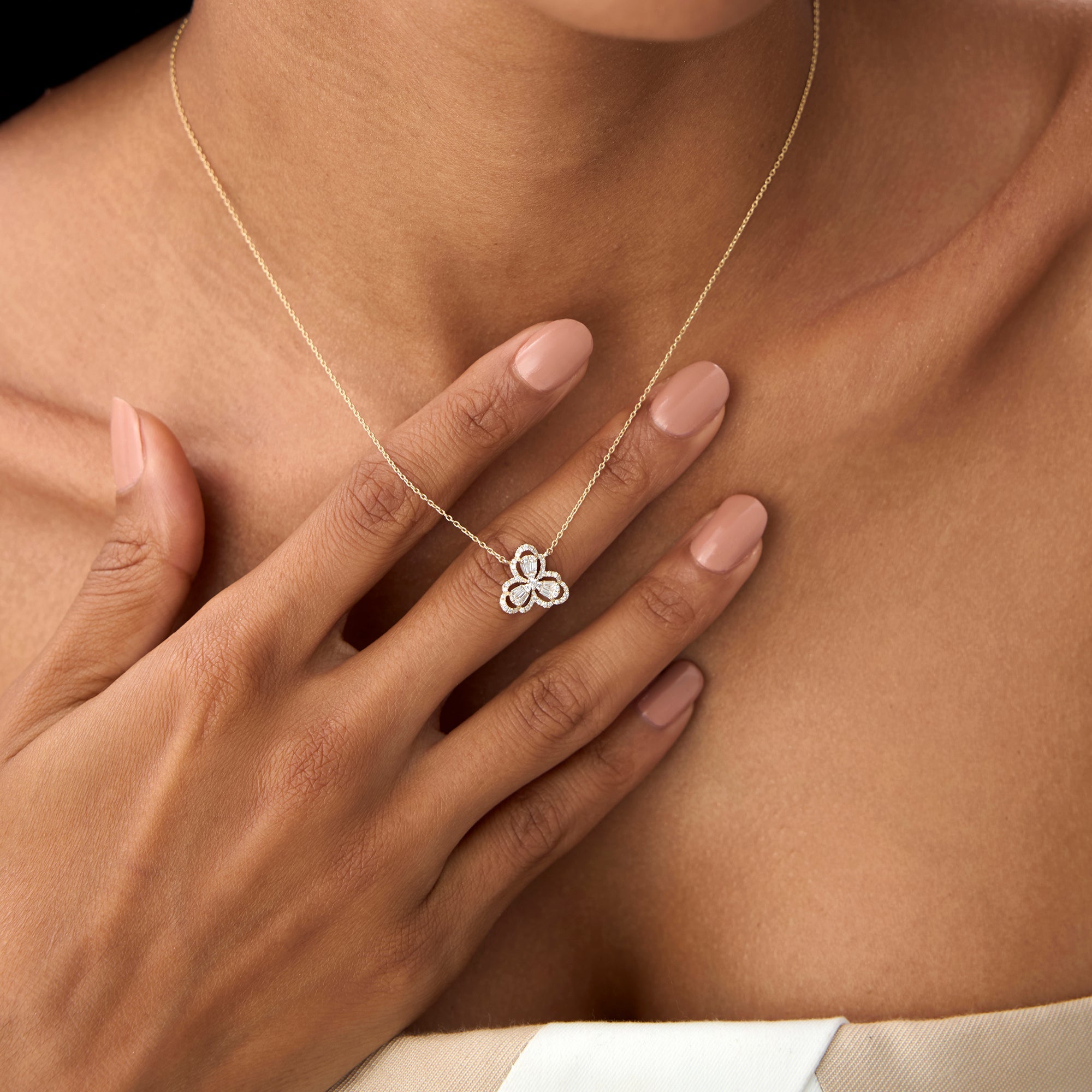 OBFJ0904 - 14K Gold Clover Baguette Diamond Necklace 3