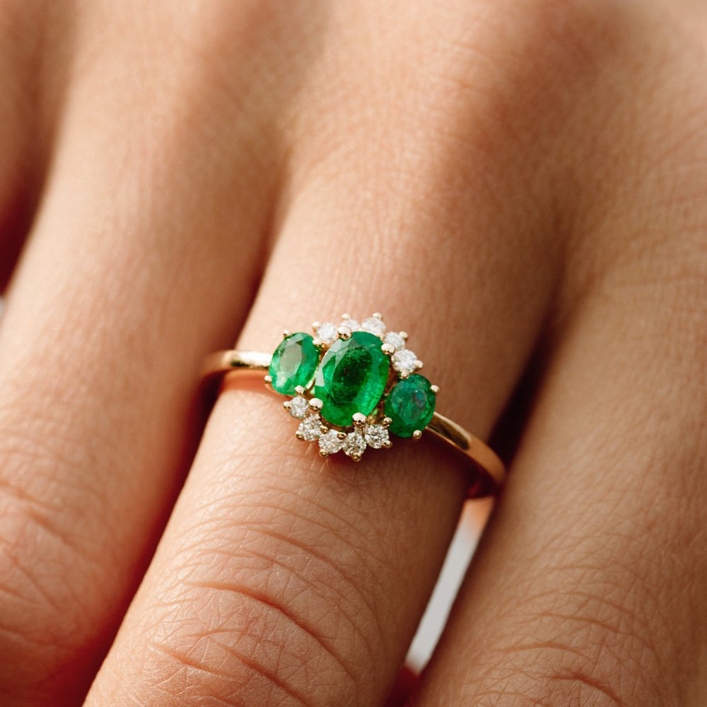 OBFJ1996 - 14k Three Stone Emerald Cluster Ring 2