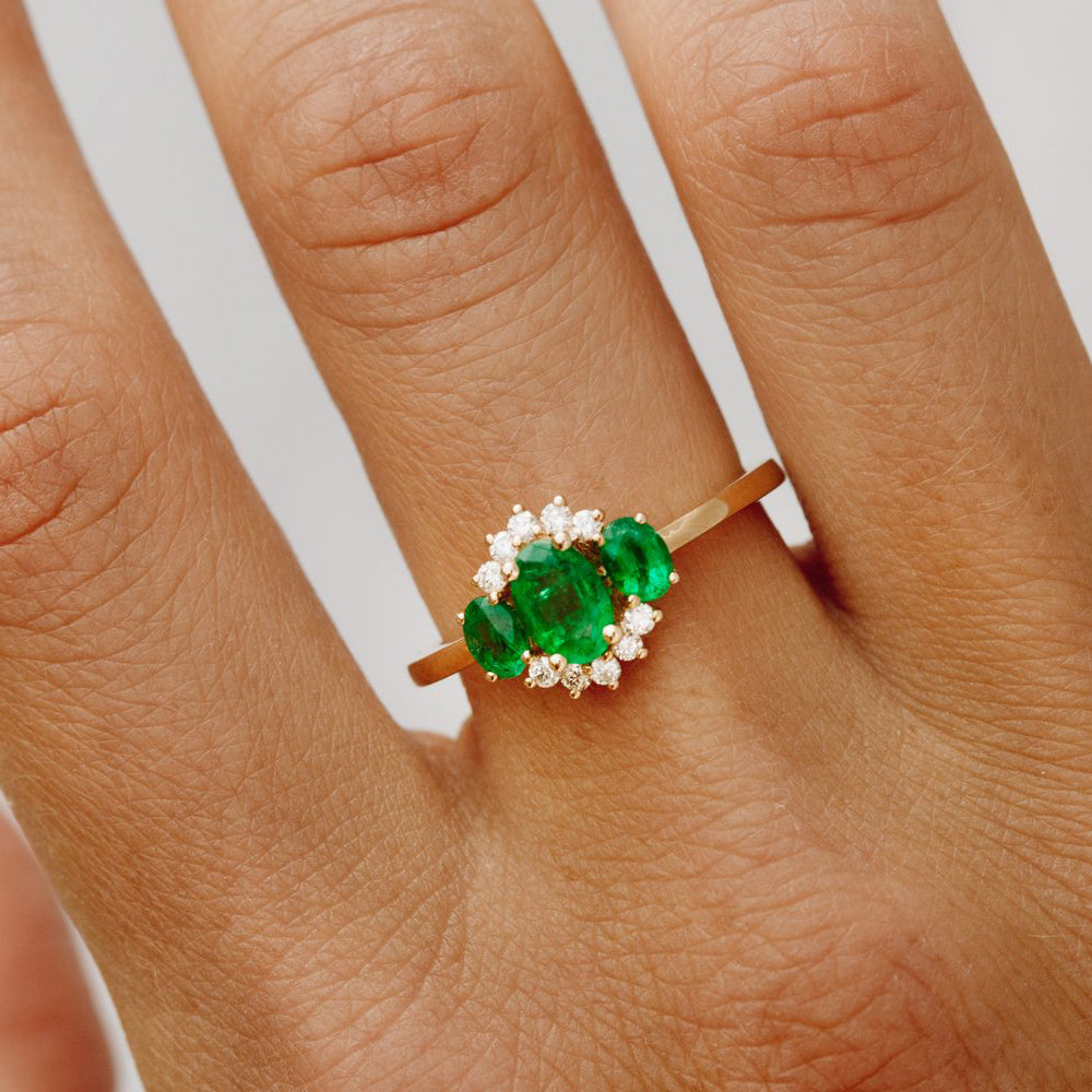 OBFJ1996 - 14k Three Stone Emerald Cluster Ring 5