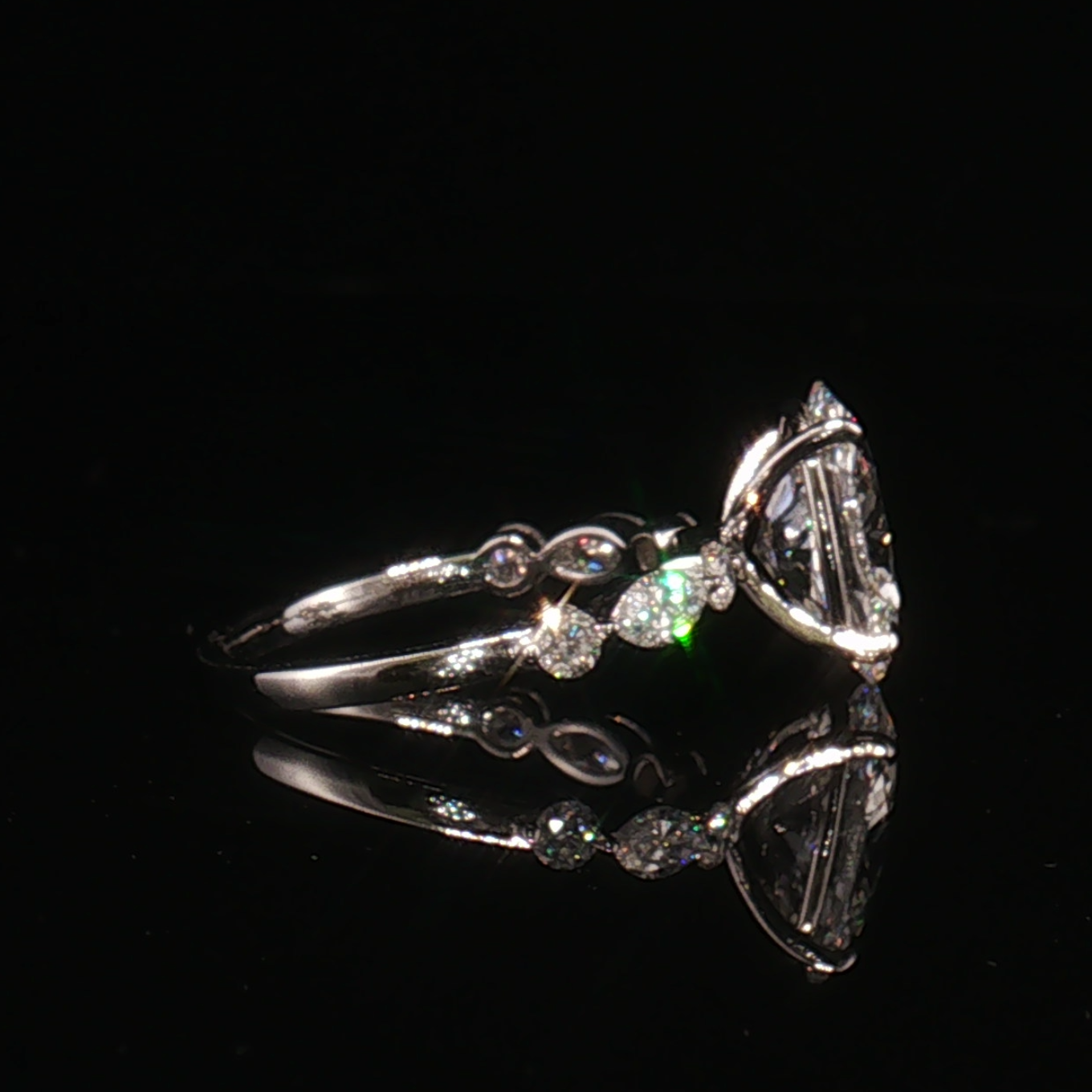 LGT0401 - [Setting Only] Oval Cut Sidestone Engagement Ring