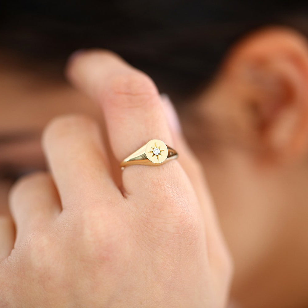 OBFJ1633 - 14K Gold Starburst Diamond Signet Ring 3