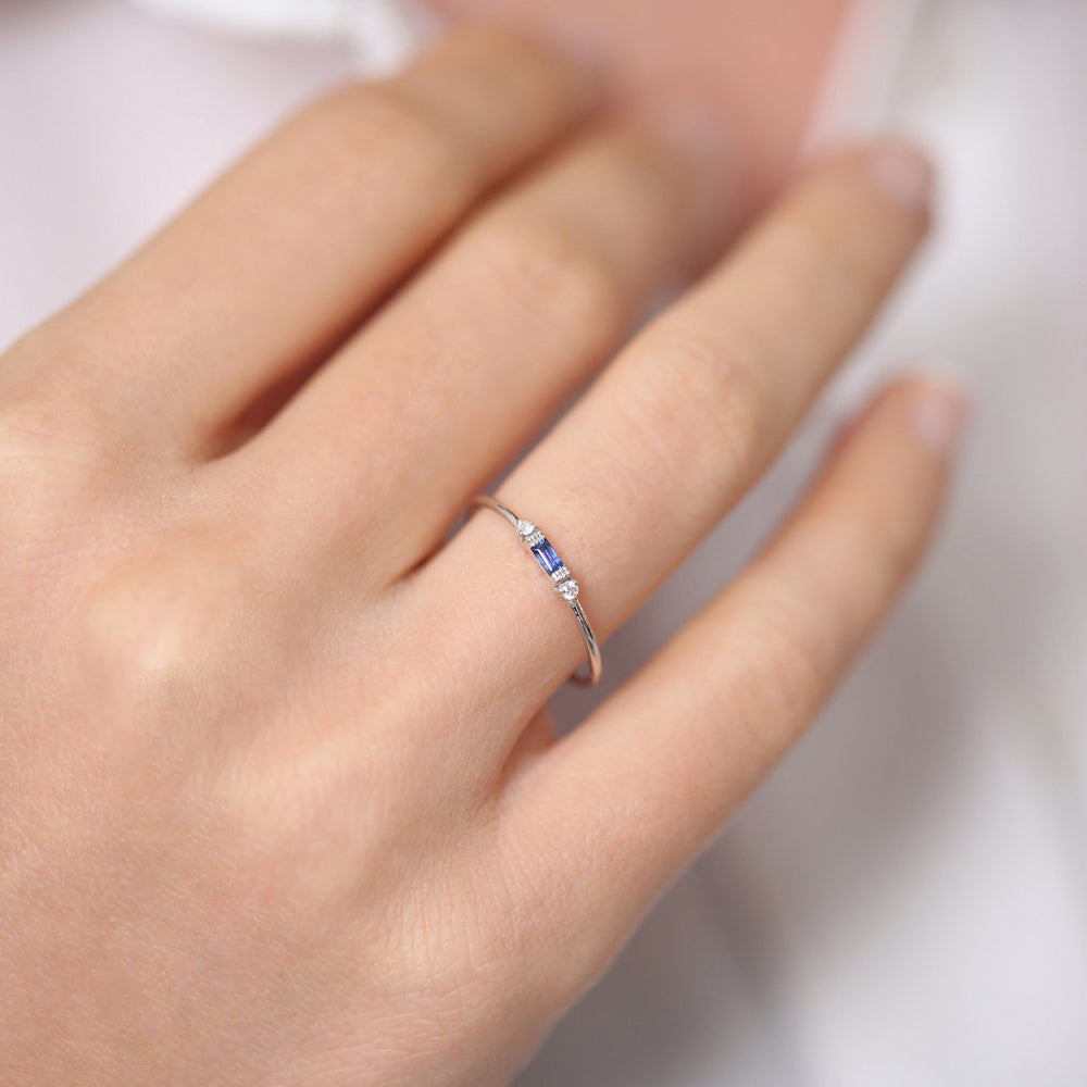 OBFJ1678 - 14k Gold Baguette and Round Diamond Ring 10