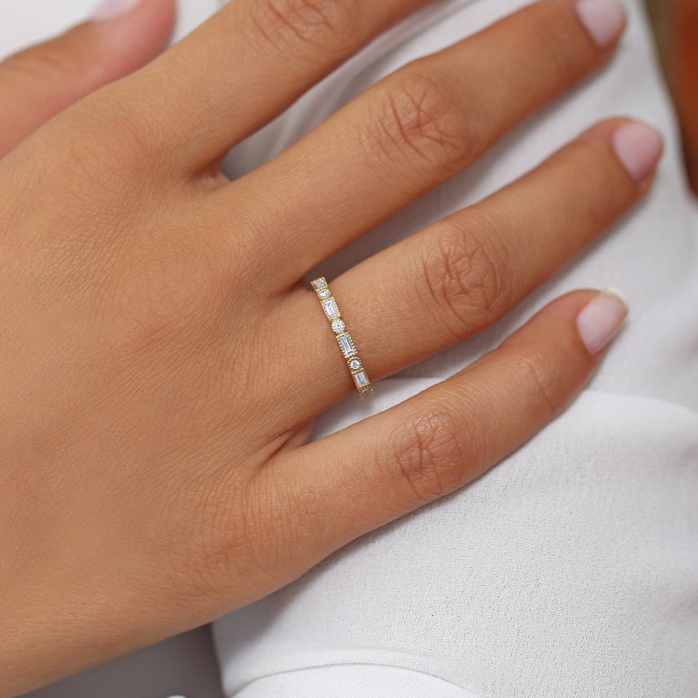OBFJ1718 - 14K Gold Baguette and Round Diamond Ring 3