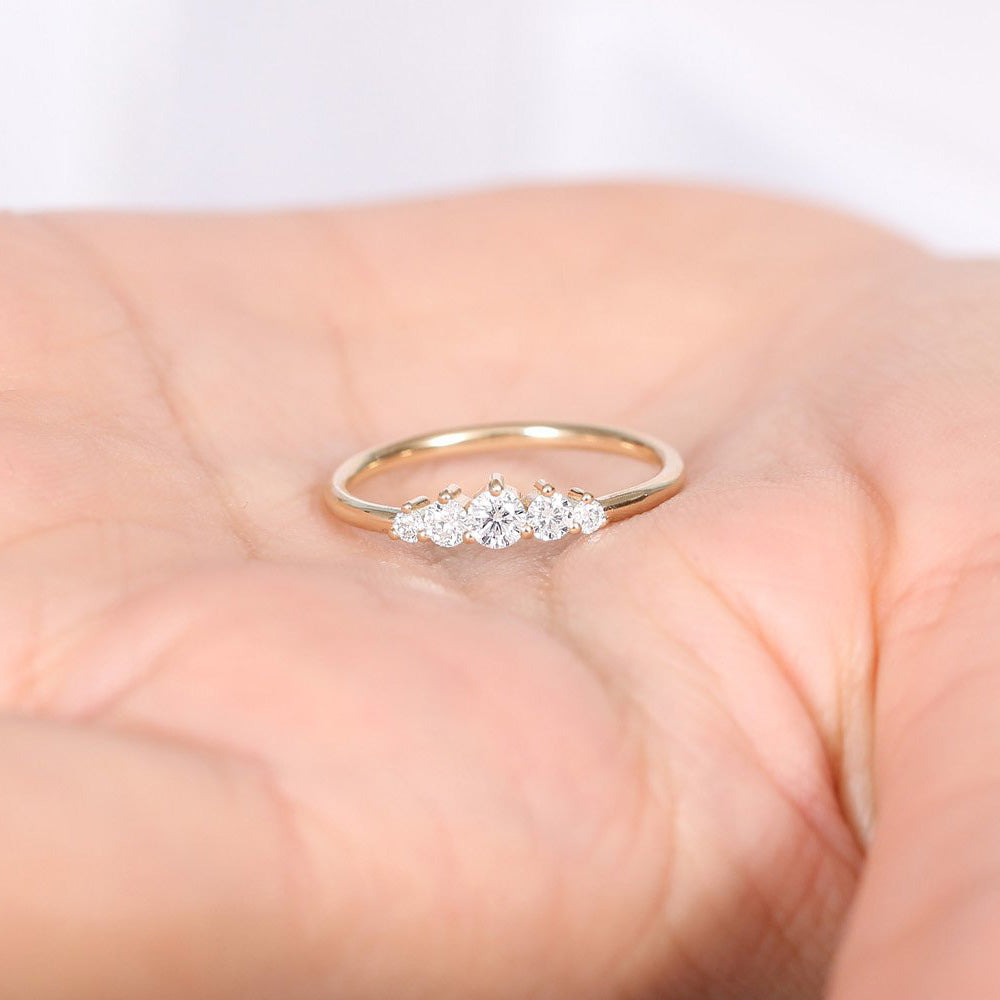 OBFJ1786 - 14K Gold 5 Stone Graduating Diamond Wedding Ring 3