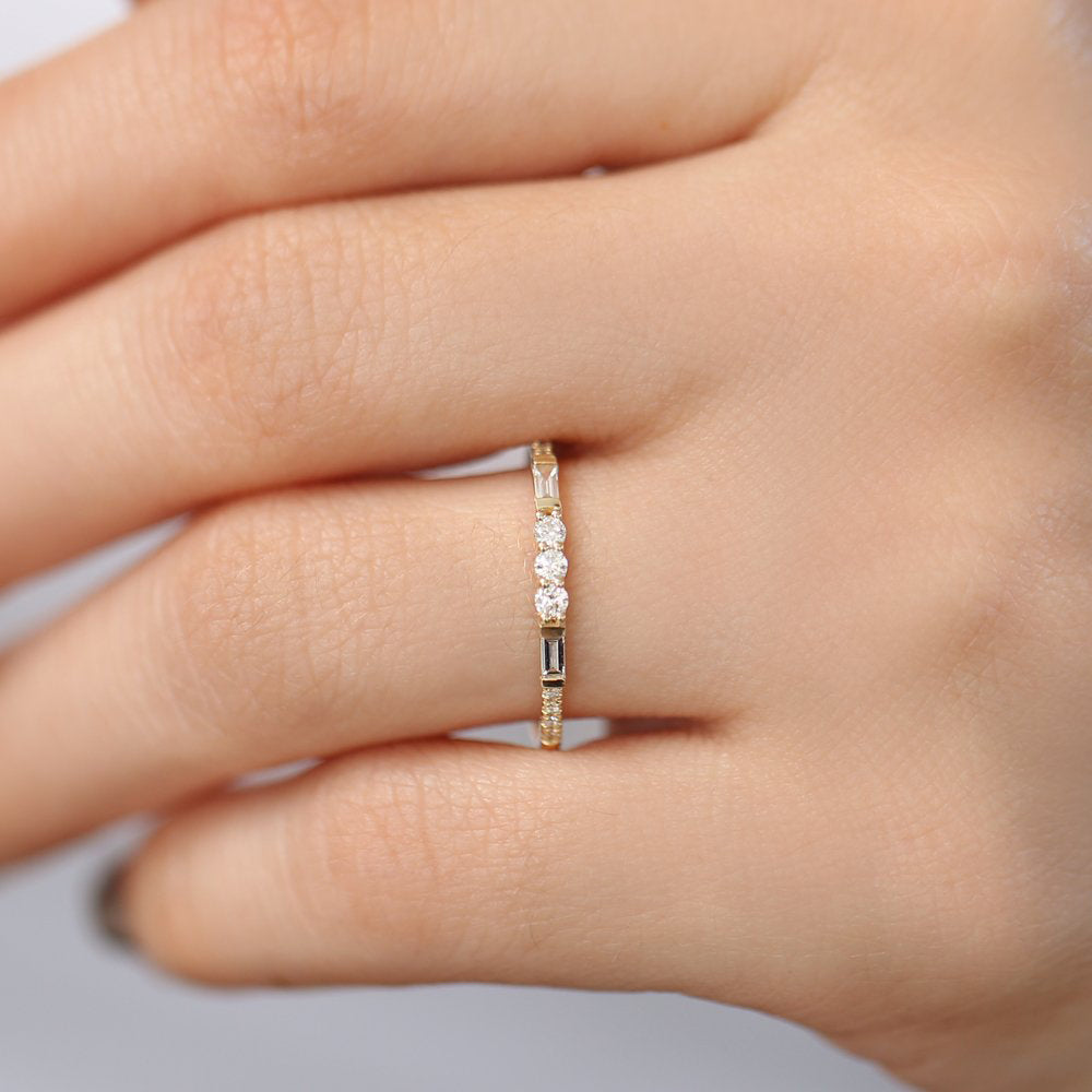 OBFJ1874 - 14K Gold Three Diamond Equilibrium Ring 3