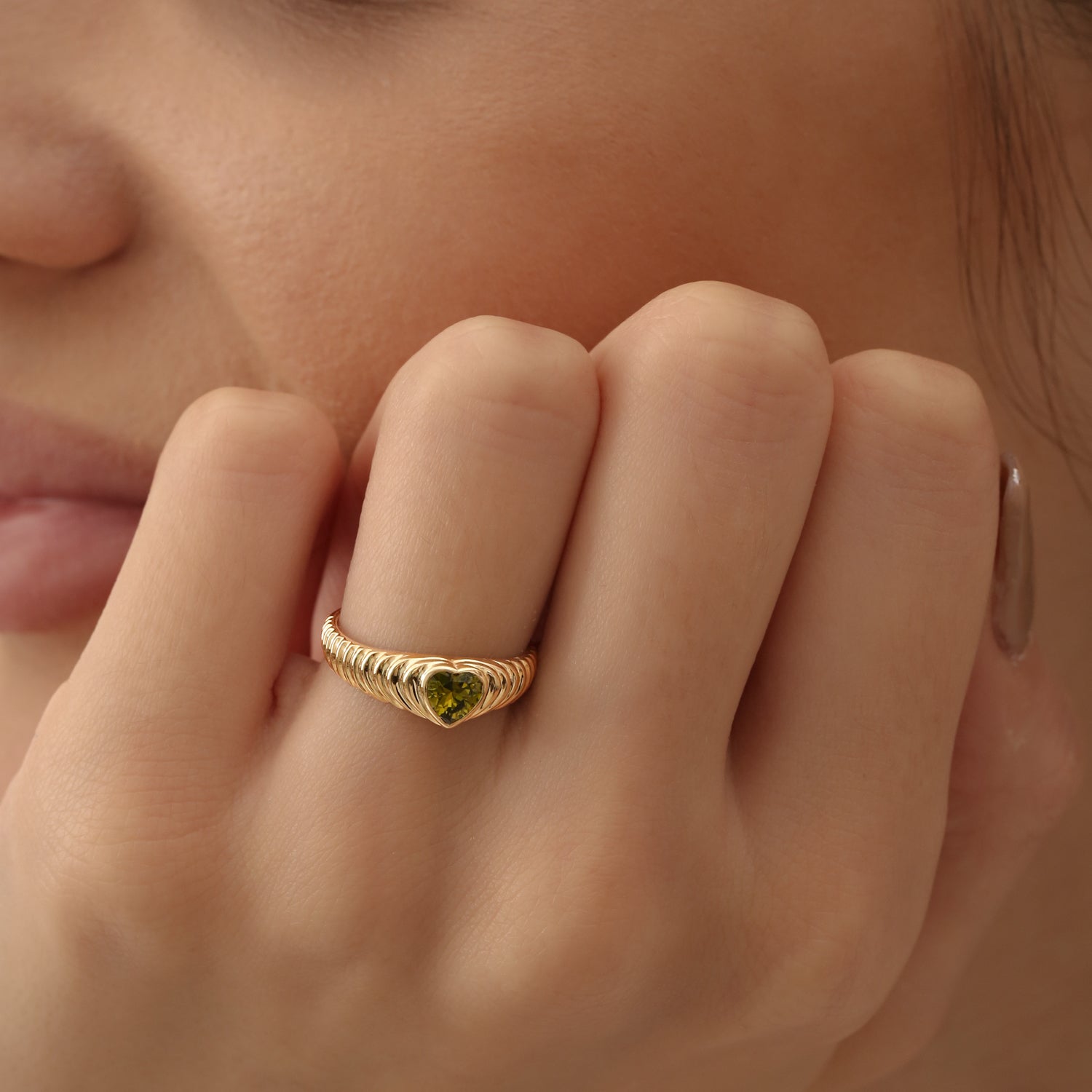 OBFJ1427 - 14k Heart Shape Peridot Beveled Ring 4