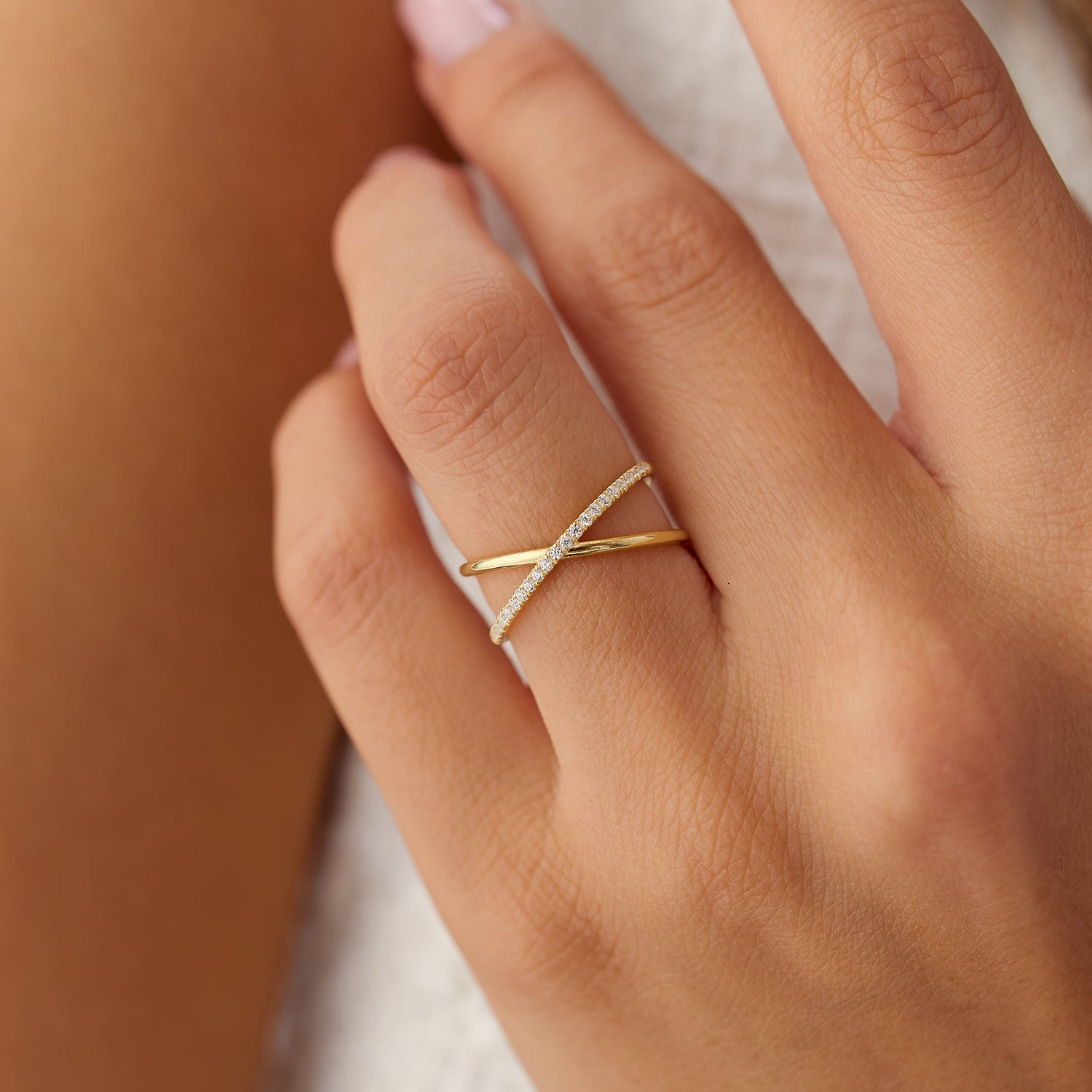OBFJ1272 - 14k Criss Cross Single Side Diamond Ring 2