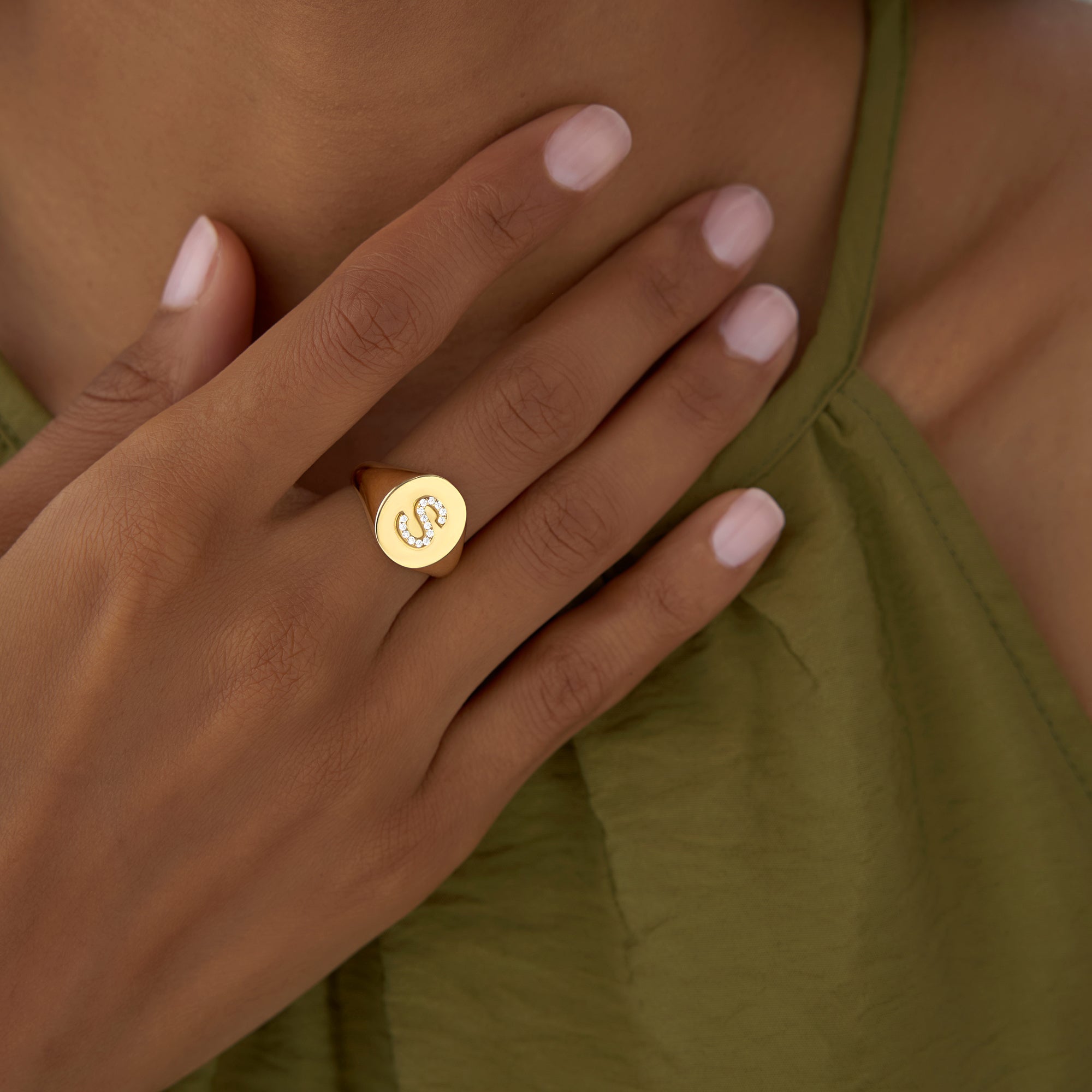 OBFJ0949 - 14K Diamond Letter Signet Ring 2