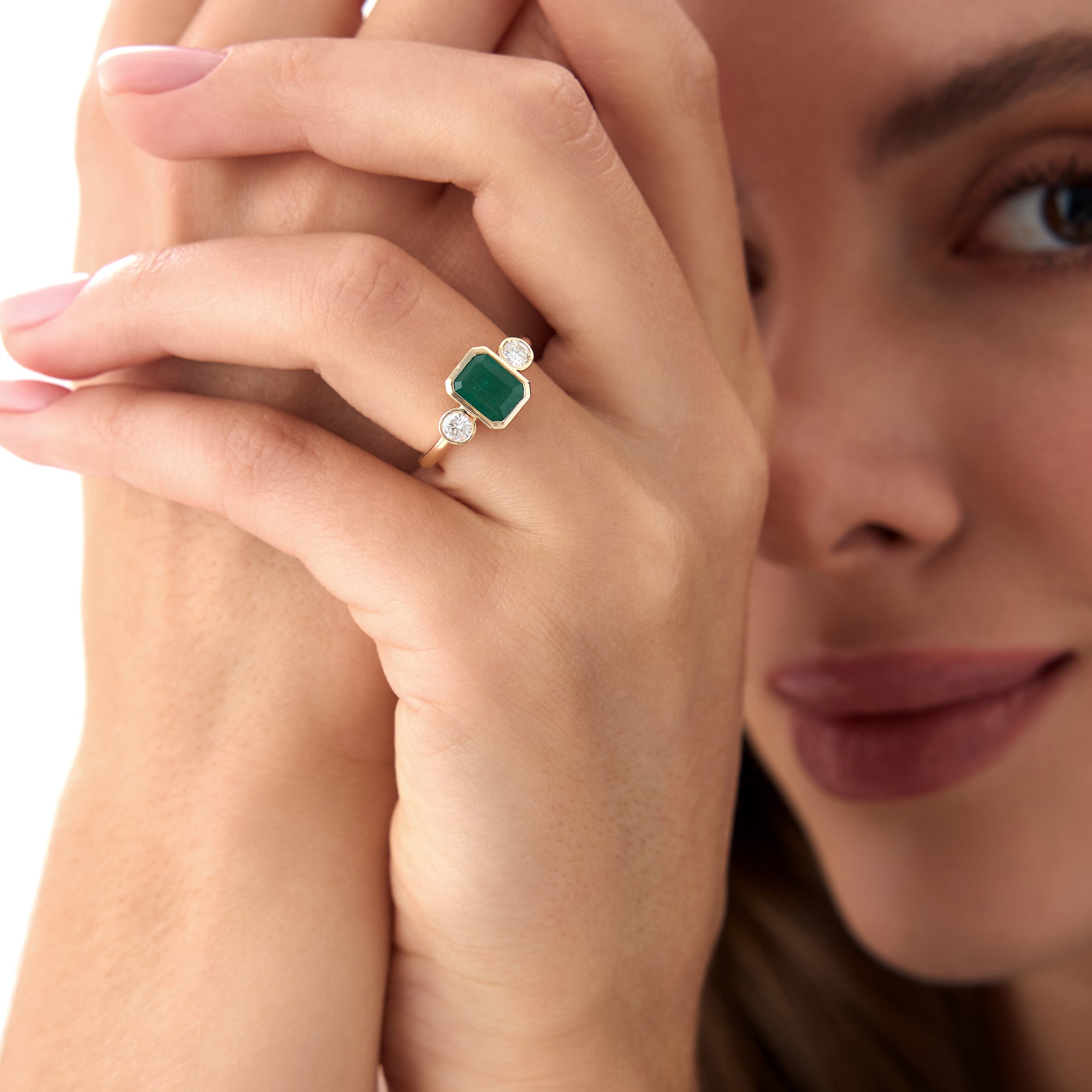 OBFJ0659 - 14k Emerald Bezel Set Three Stone Ring 3