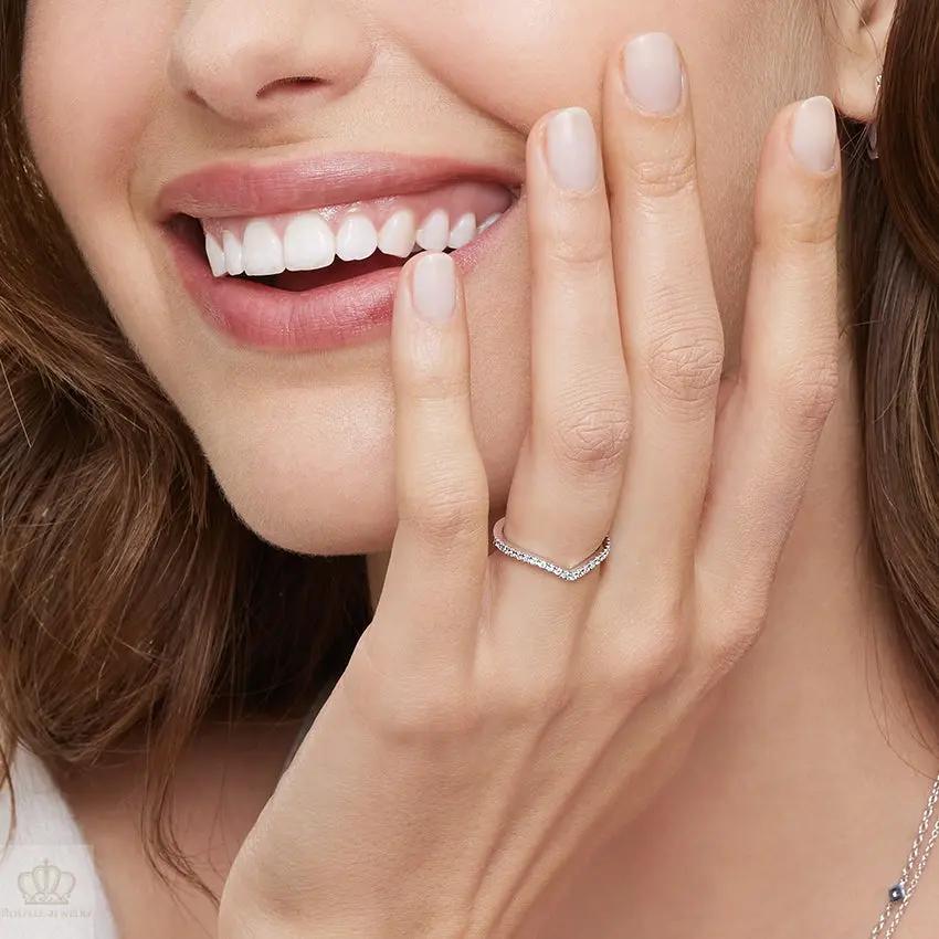 0.17CTW Flair V Shape Wedding Band Ring - LR28 - Roselle Jewelry